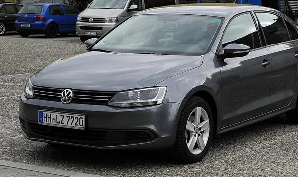 Volkswagen Jetta VI-6