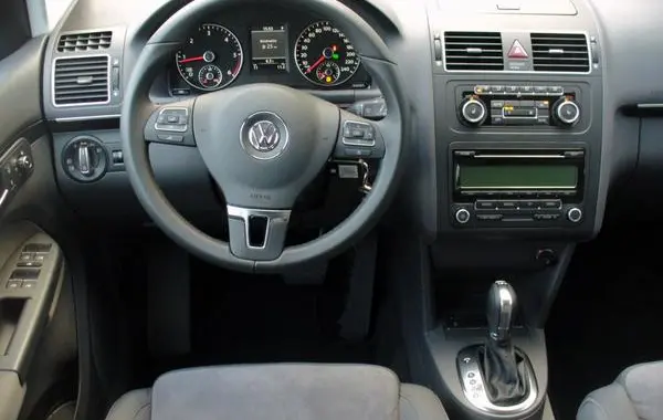 Volkswagen Touran I (facelift 2010)-6