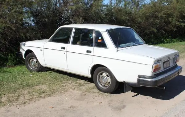 Volvo 240 (P242,P244)-1