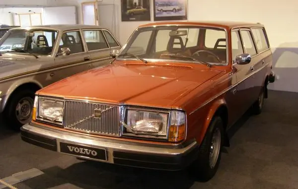 Volvo 260 Combi (P265)