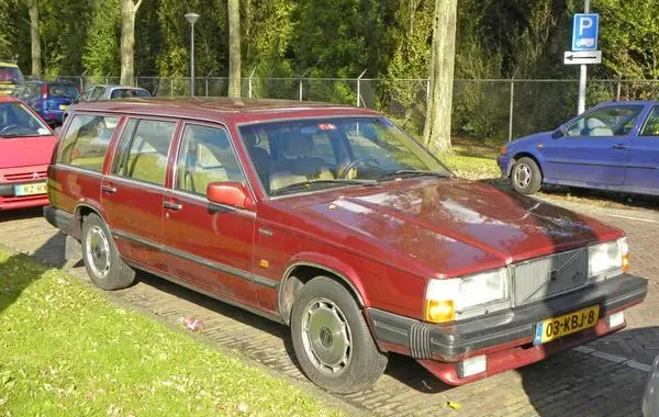 Volvo 760 Kombi (704,765)