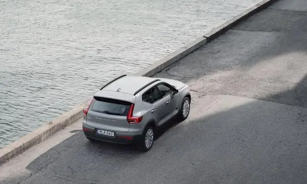 Volvo EX40-6