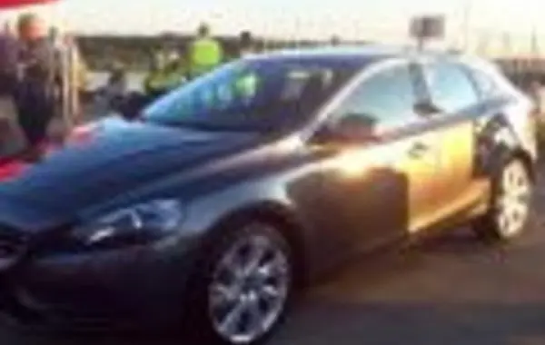Volvo V40 (2012)-8