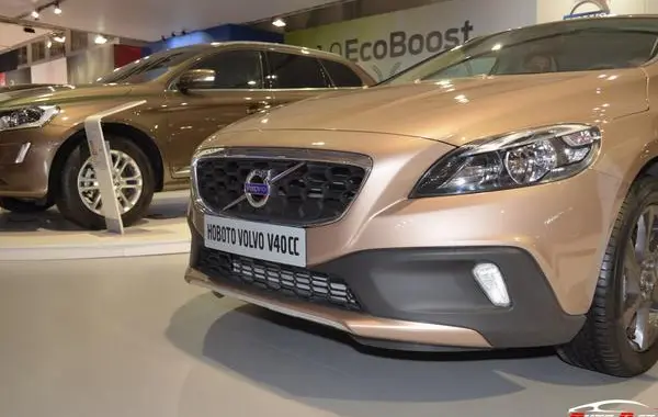 Volvo V40 Cross Country-1