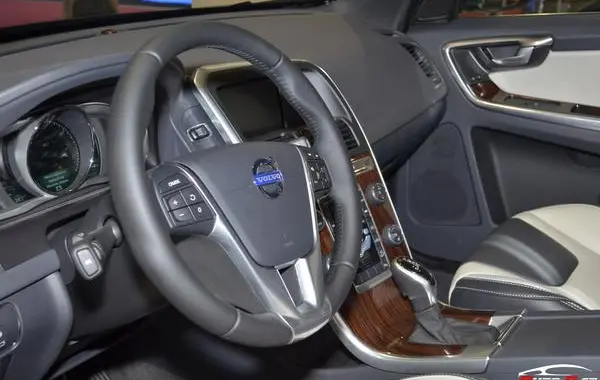 Volvo V40 Cross Country-3