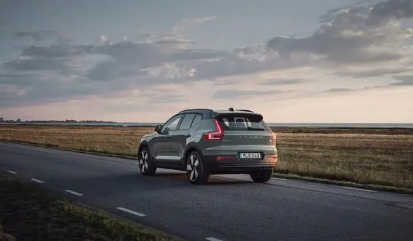 Volvo XC40 (facelift 2022)-0