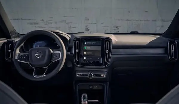 Volvo XC40 (facelift 2022)-3