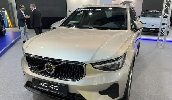 Volvo XC40 (facelift 2022)-9