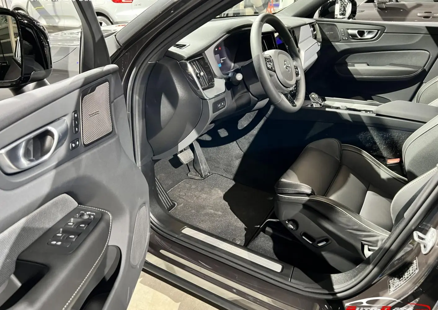 Volvo XC60 II (facelift 2021)-8