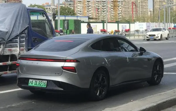 XPENG P7 I-1