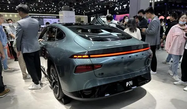 XPENG P7i I (facelift 2023)-1