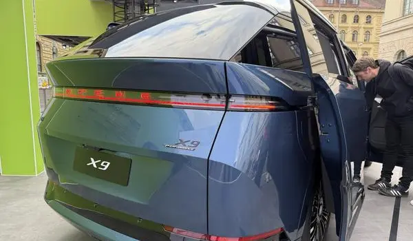 XPENG X9 (facelift 2025)-6