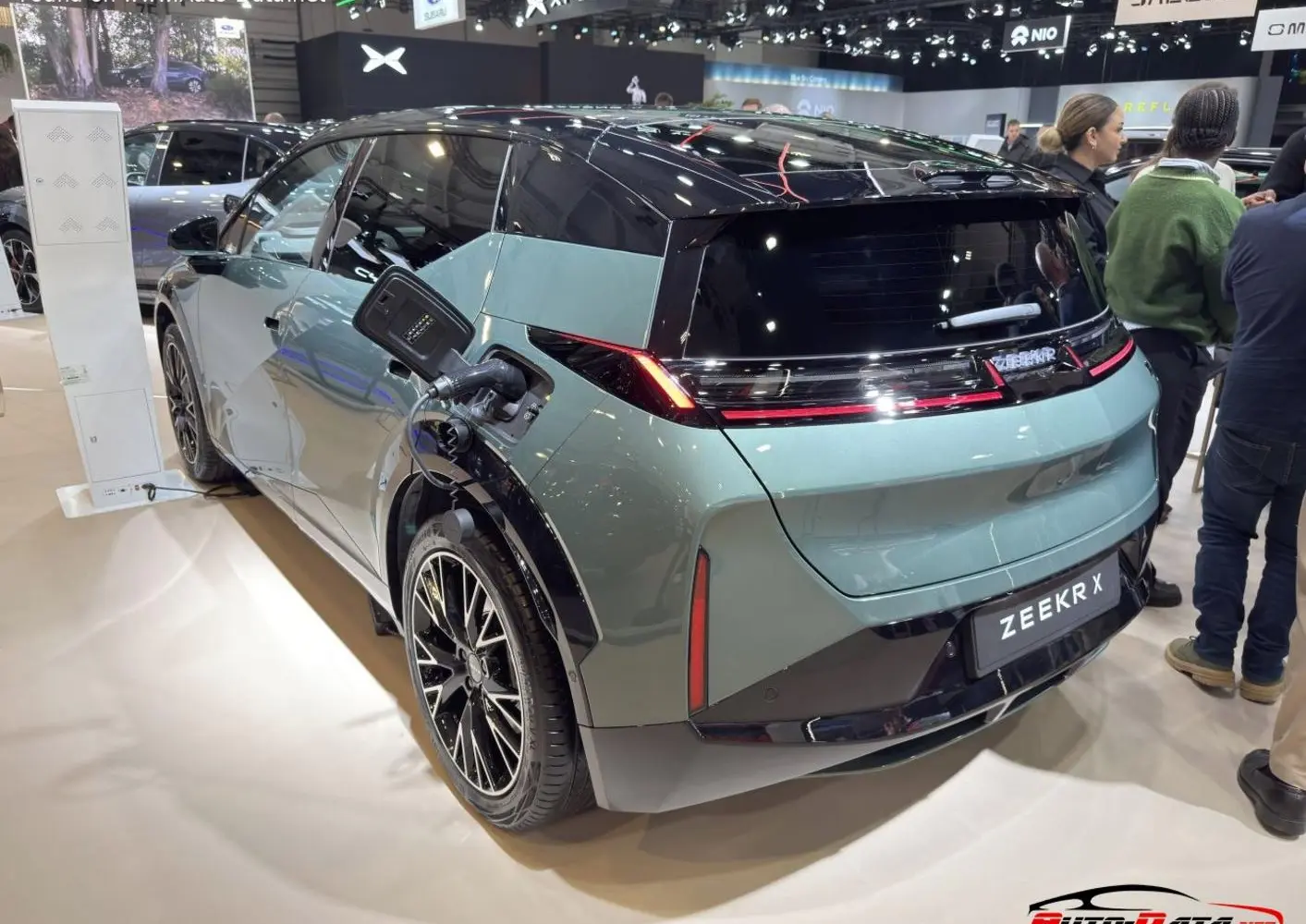 Zeekr X-4